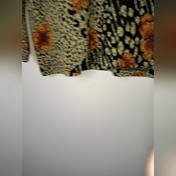Coldwater Creek Size L / XL Women's Floral / Animal Print Top - Picture 5 of 7